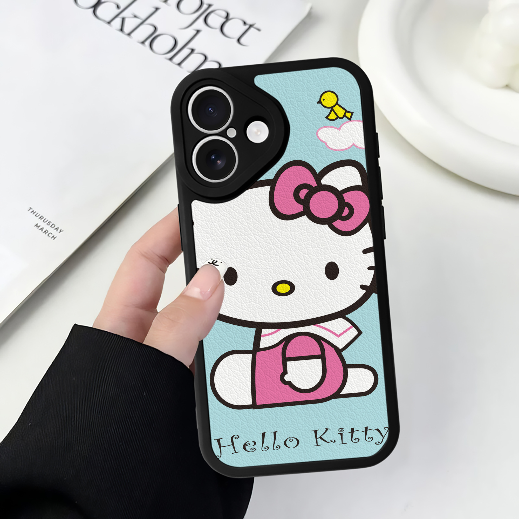 （画像用） Hello Kitty ハローキティ 【iPhone 16シリーズ対応】シリコンスマホケース（レザー調） 材質：シリコン